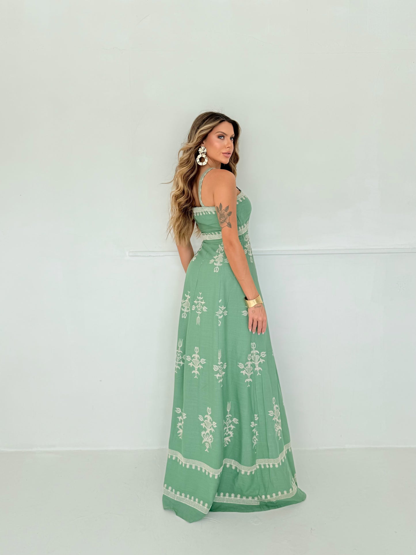 Vestido Longo Verde com Bordado Off-White Natural