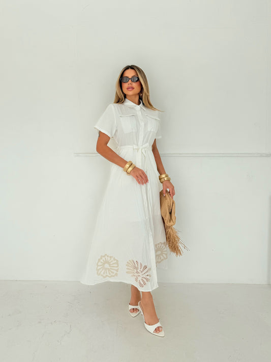 Vestido Branco Midi com Detalhes Vazados