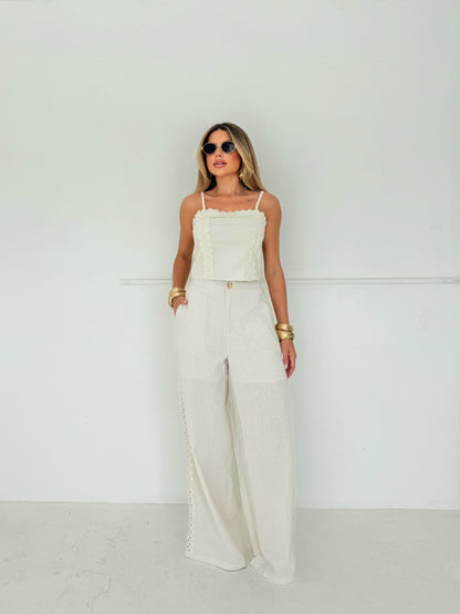 Conjunto Off-White com Detalhes em Renda