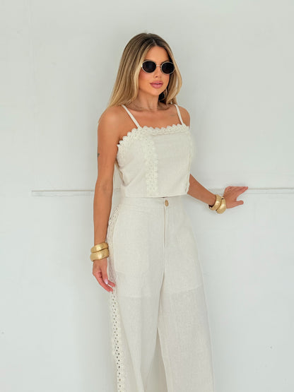 Conjunto Off-White com Detalhes em Renda