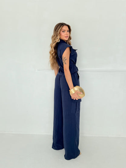 Conjunto Azul Marinho com Blusa Estruturada e Calça Pantalona