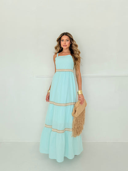 Vestido Longo Azul Claro com Detalhes em Renda