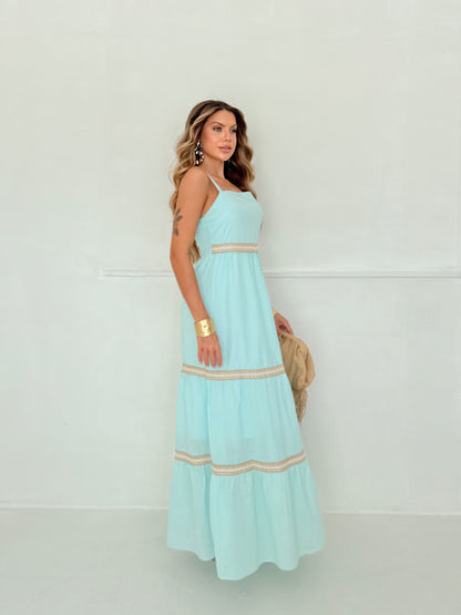 Vestido Longo Azul Claro com Detalhes em Renda