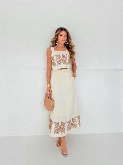 Conjunto Bordado Artesanal e Elegância Atemporal