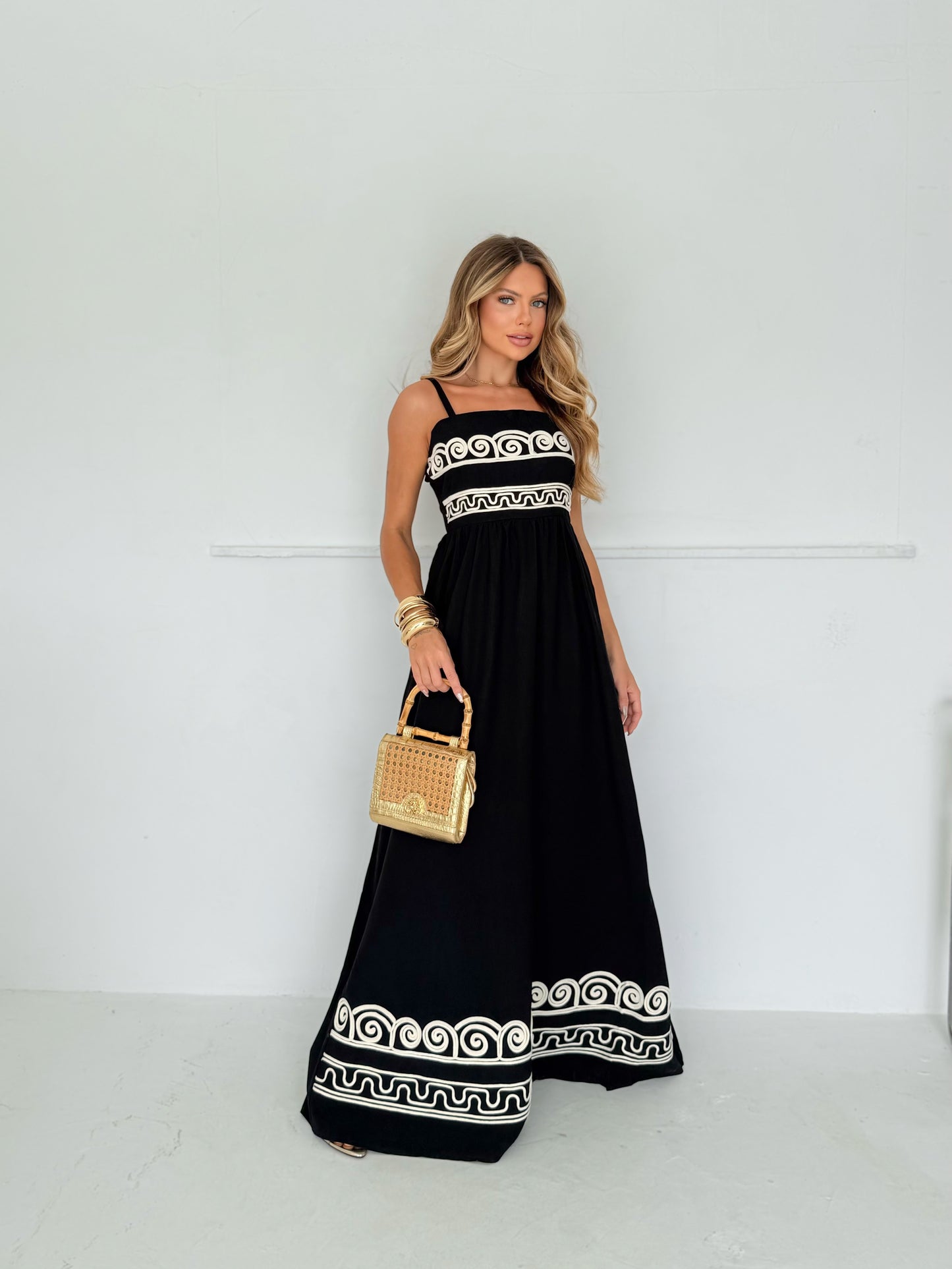 Vestido Preto Artesanal