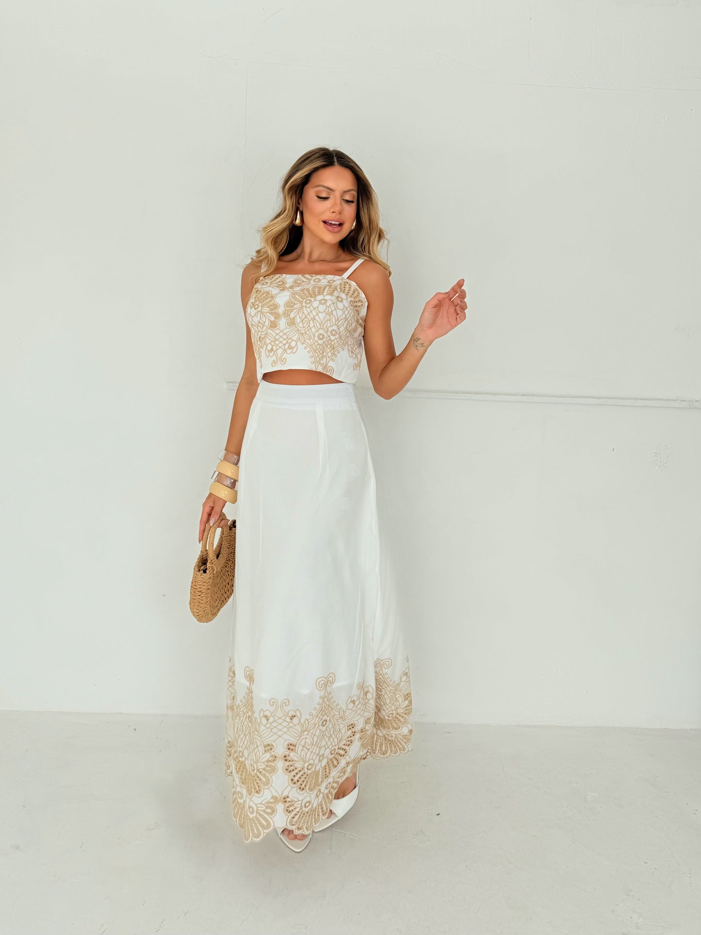 Conjunto Saia Longa e Cropped Branco