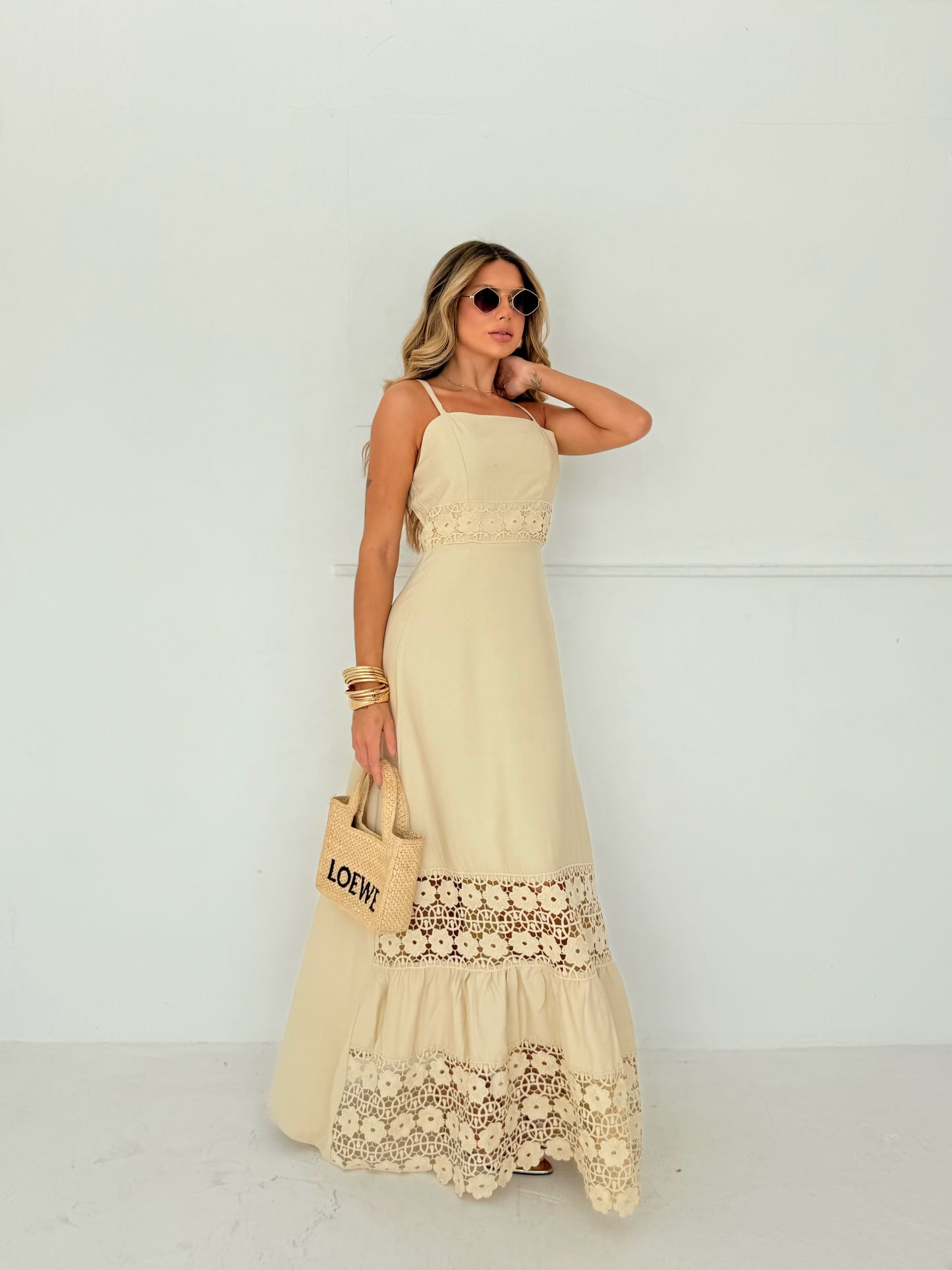 Vestido Longo Bege Bordado Tropical