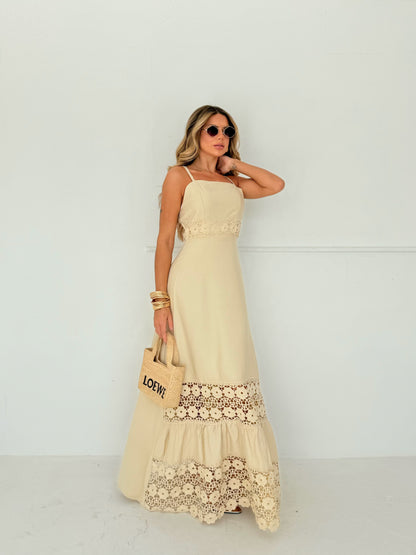Vestido Longo Bege Bordado Tropical