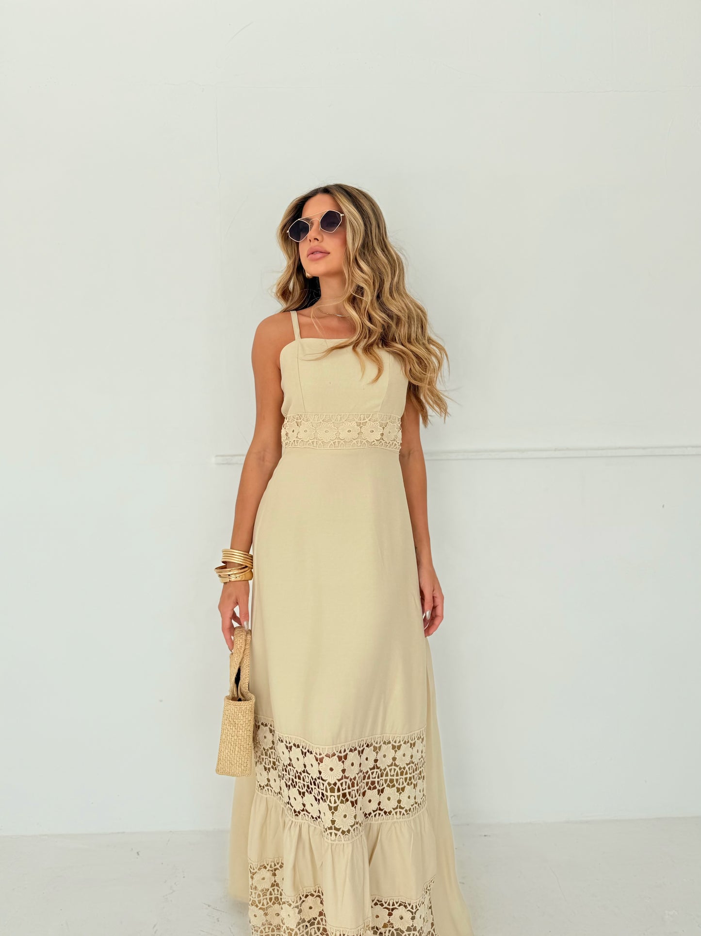 Vestido Longo Bege Bordado Tropical