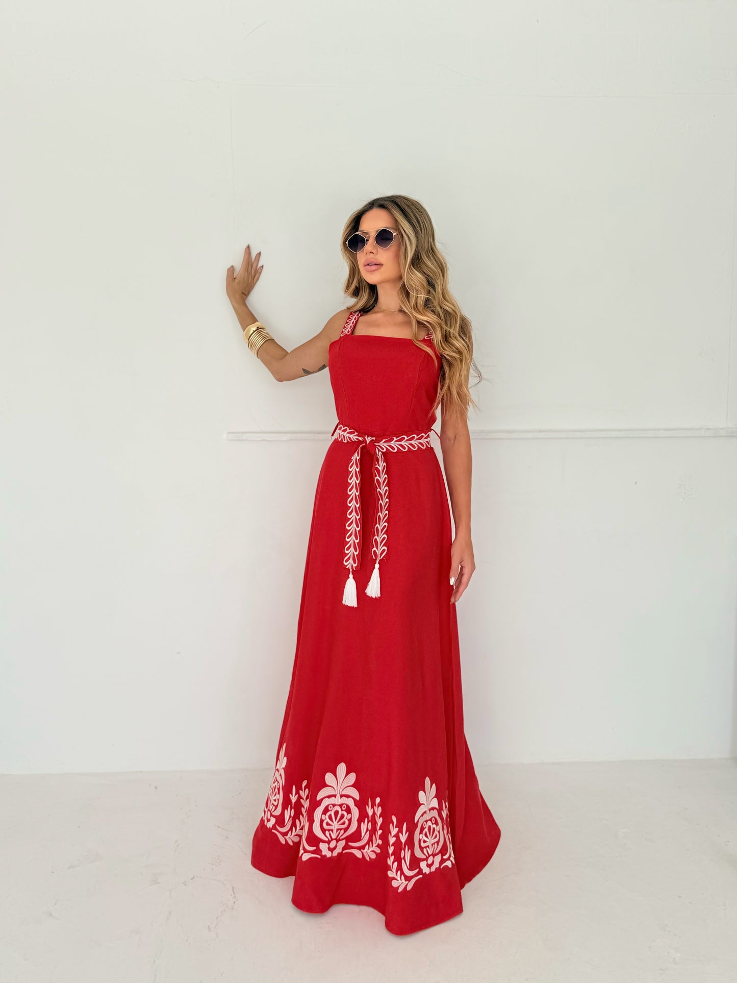 Vestido Longo Vermelho Bordado Delicadeza