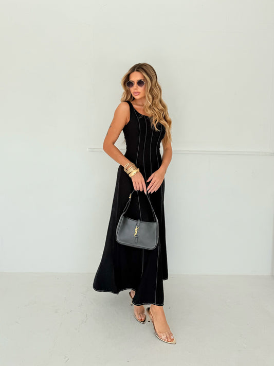 Vestido Longo Preto com Costura Contrastante